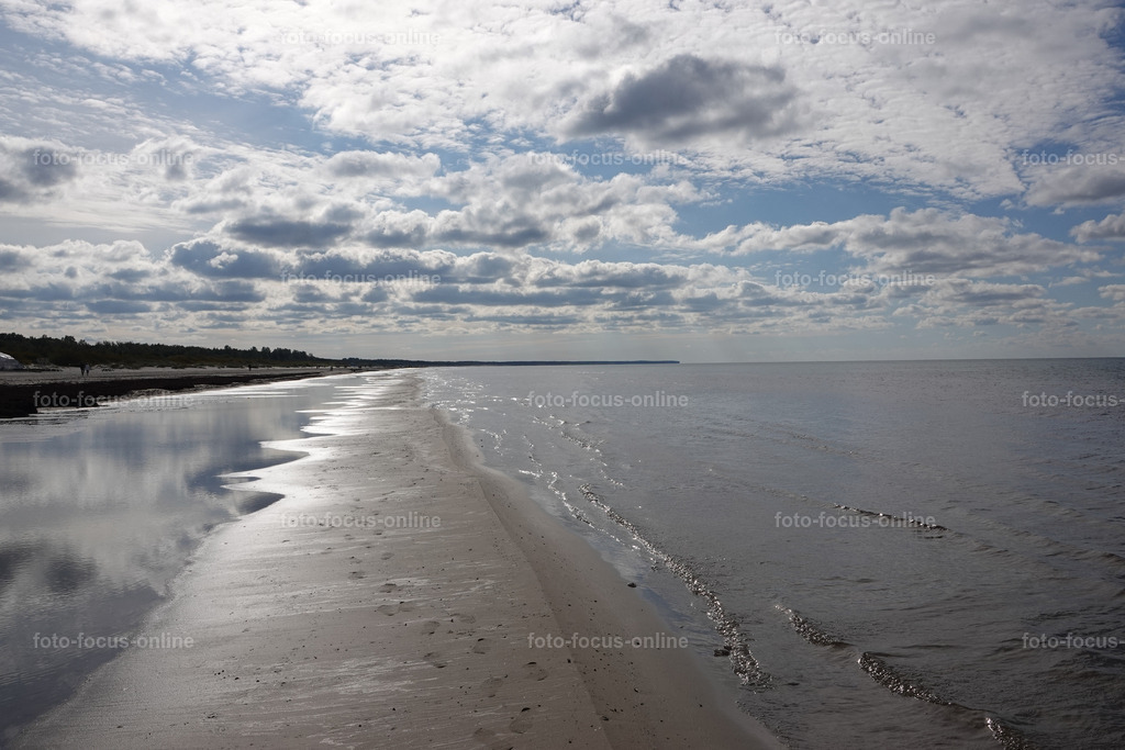 Beach attracts with unusually white and fine sand | foto-focus-online
