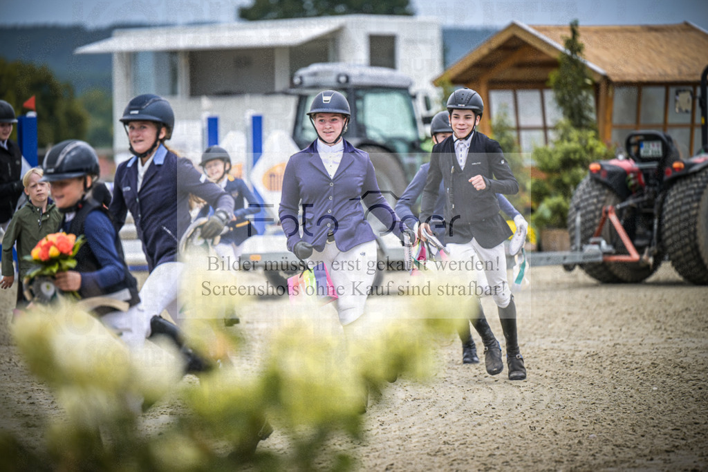 DOS_0113 | Entdecke hochwertige Reitturnierfotos von Foto Oger. Professionell, emotional und authentisch – jetzt Lieblingsmomente im Shop bestellen.Deutschlandweite Turnierfotografie. - Realisiert mit Pictrs.com