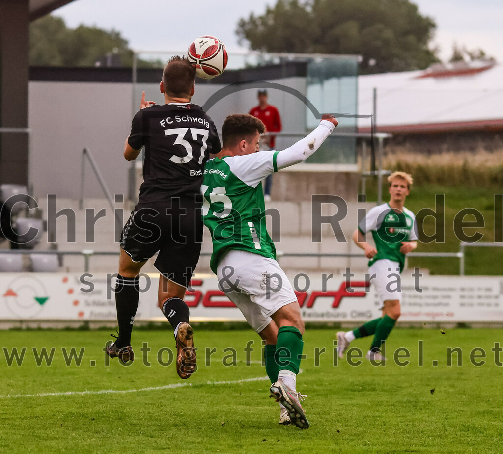 2023-08-09_089_FC_Schwaig_gegen_TuS_Geretsried | Deutschland, 09.08.2023:
Fußball, Landesliga Südost 2023 / 2024, 5. Spieltag, FC Schwaig gegen TuS Geretsried, Endergebnis: 4:1

Tobias Bartl (FC Schwaig, #37), Isni Redjepi (TuS Geretsried, #15)

Foto: Christian Riedel / fotografie-riedel.net