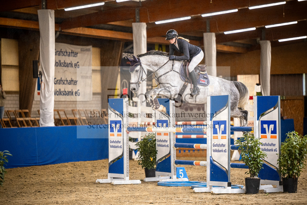 DOS_3337 | Entdecke hochwertige Reitturnierfotos von Foto Oger. Professionell, emotional und authentisch – jetzt Lieblingsmomente im Shop bestellen.Deutschlandweite Turnierfotografie. - Realisiert mit Pictrs.com