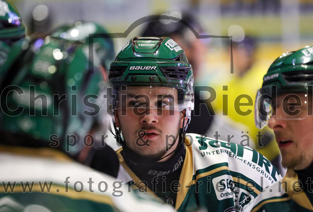 2025-12-28_146_TSV_Erding_gegen_onesto_Tigers_Bayreuth | Erding, Deutschland, 28.12.2025:Eishockey, Oberliga Süd 2025 / 2026, 31. Spieltag, TSV Erding gegen onesto Tigers Bayreuth, Endergebnis: 6:5 n.V.Jesse Kauhanen (Erding Gladiators, #4)Foto: Christian Riedel / fotografie-riedel.net