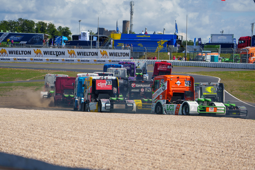 A7408053 | 14.07.2024 Goodyear FIA European Truck Racing Championship (ETRC) NürburgringBild: Ausfahrt Castrol-S Kurz nach dem Star - Realisiert mit Pictrs.com
