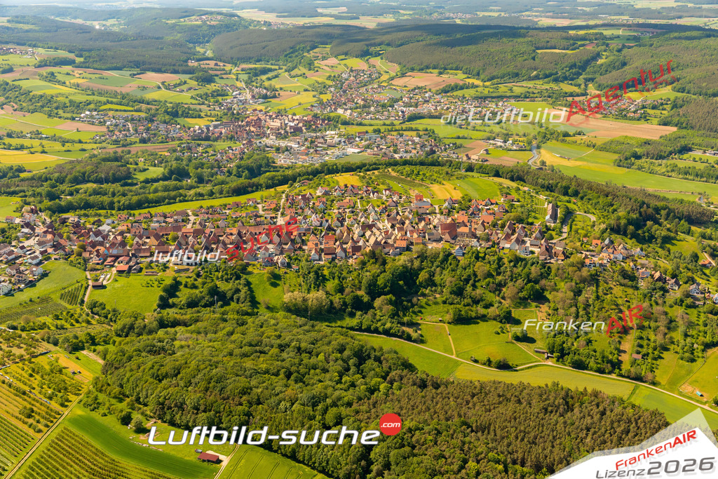 Das Luftbild zeigt : Großweingarten Spalt - Die Luftaufnahme wurde 2024 vom UL-Flugzeug aus erstellt ( keine Drohne ) - Hochauflösende Luftaufnahme - Für grossformatige Ausdrucke geeignet. Die Geschenkidee !Mit Lizenz und Bildrechte bestellbar