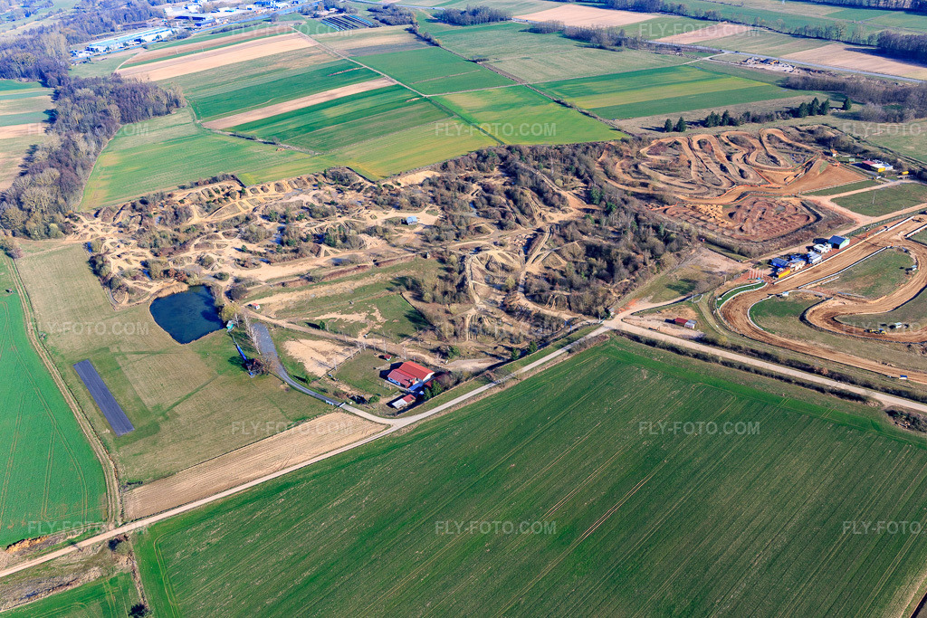 Aerial view: Club d'Aéromodélisme de Saverne-Steinbourg, Club 4x4 Vallée de la Zorn - Alsace Off Road -Centre Tout Terrain Steinbourg-RC SCS and Moto Club de la Zorn - Site de pratique in Steinbourg in the state Bas-Rhin, France.Photo: IMG_097550.jpg taken on 03/16/2017 by Werner Riehm/FLY-FOTO.comResolution of the original: 5409 x 3606 pxWWW.CAM-SAVERNE-STEINBOURG.FR