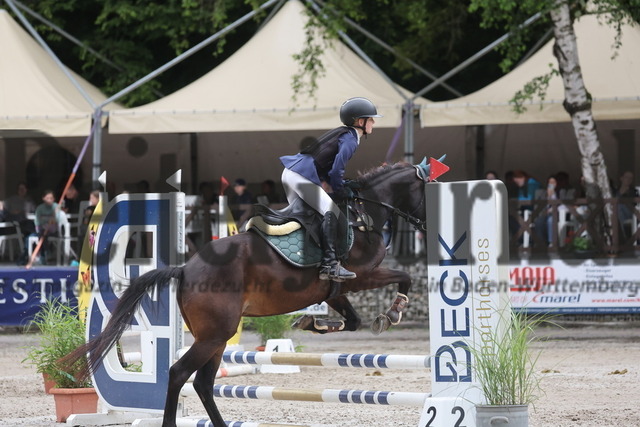 Ichenheim_2024_Prfg.Nr.26_Stilspring-WB_60cm_Marie Hofer_Omara 16 (2) | Alle Fotos der Reiterjournal Fotografin Doris Matthaes im Reiterjournal Online-Fotoshop. - Realisiert mit Pictrs.com