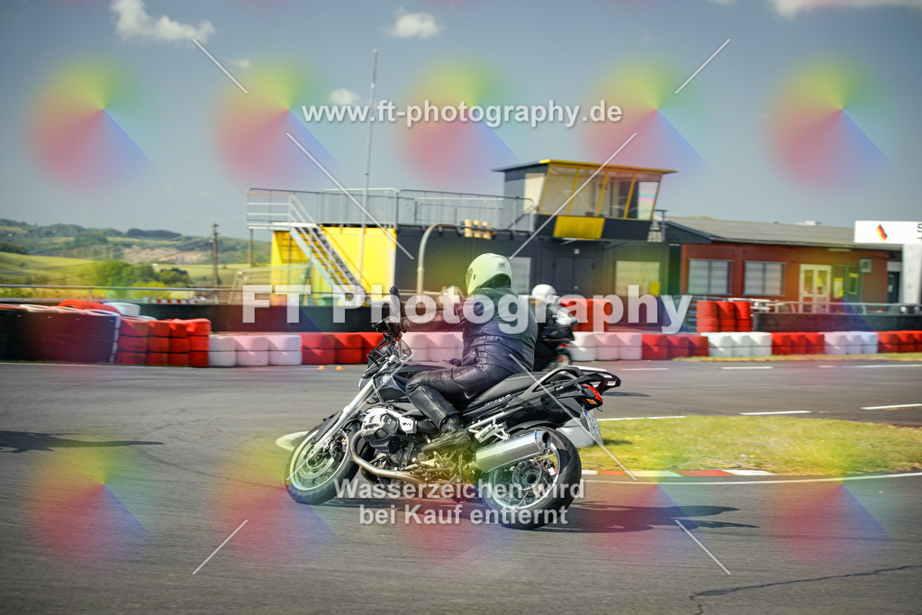 OBK_Mai_Martina_Markus-10567 | Hier findet Ihr Bilder von Touristenfahrten auf der Nürburgring Nordschleife oder von anderen Veranstaltungen die ich besucht habe. Viel Spass beim Durch Schauen 