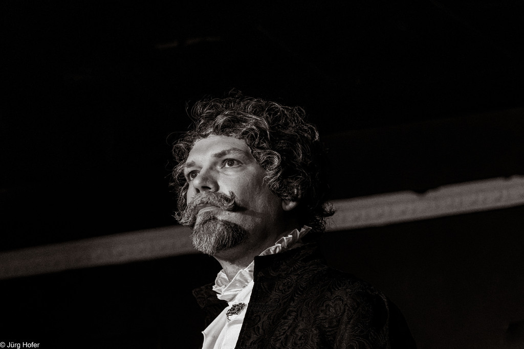 Dr. Jekyll und Fräulein Hyde-07 | Hofer-Images - Realisiert mit Pictrs.com