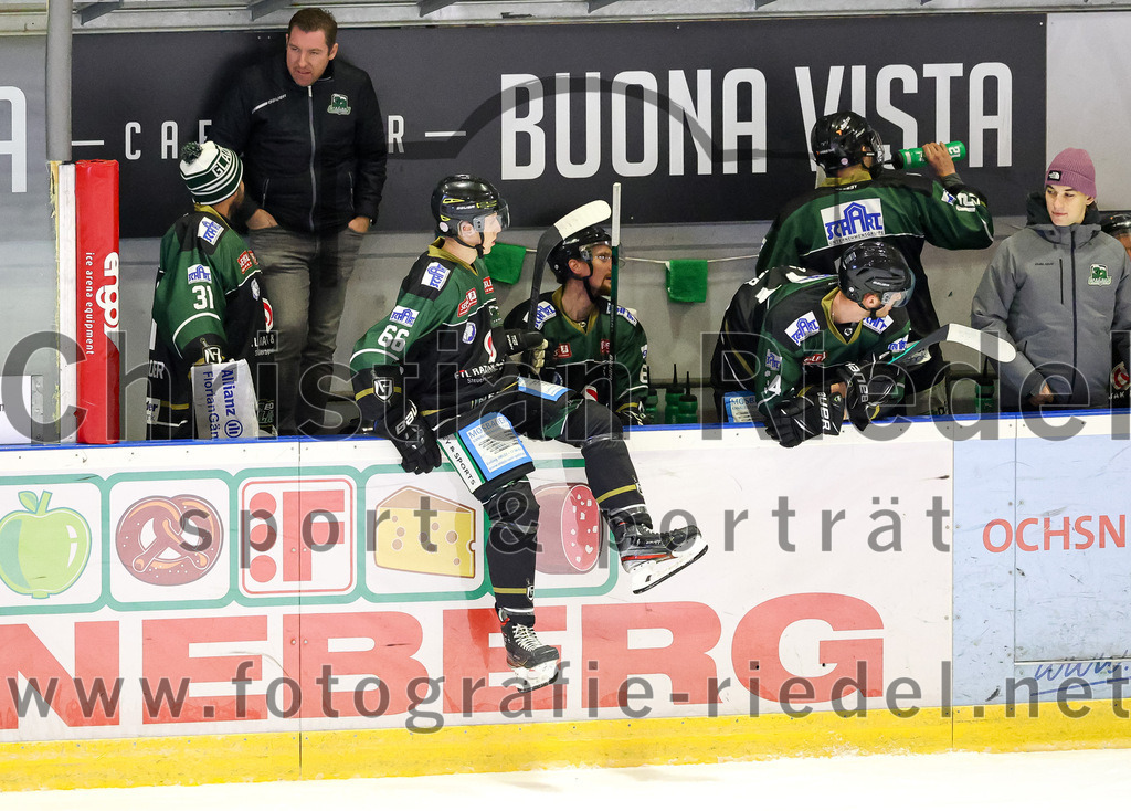 2022-09-30_013_TSV_Erding_gegen_EV_Dingolfing | Erding, Deutschland, 30.09.2022:
Eishockey, Bayernliga 2022 / 2023, Testspiel, TSV Erding gegen EV Dingolfing, Endergebnis: 3:4

Torwart Christoph Schedlbauer (Erding Gladiators, #31), Matthias Hanika (Erding Gladiators, #66), Roni Rukajärvi (Erding Gladiators, #61), Bastian Cramer (Erding Gladiators, #34)

Foto: Christian Riedel / fotografie-riedel.net