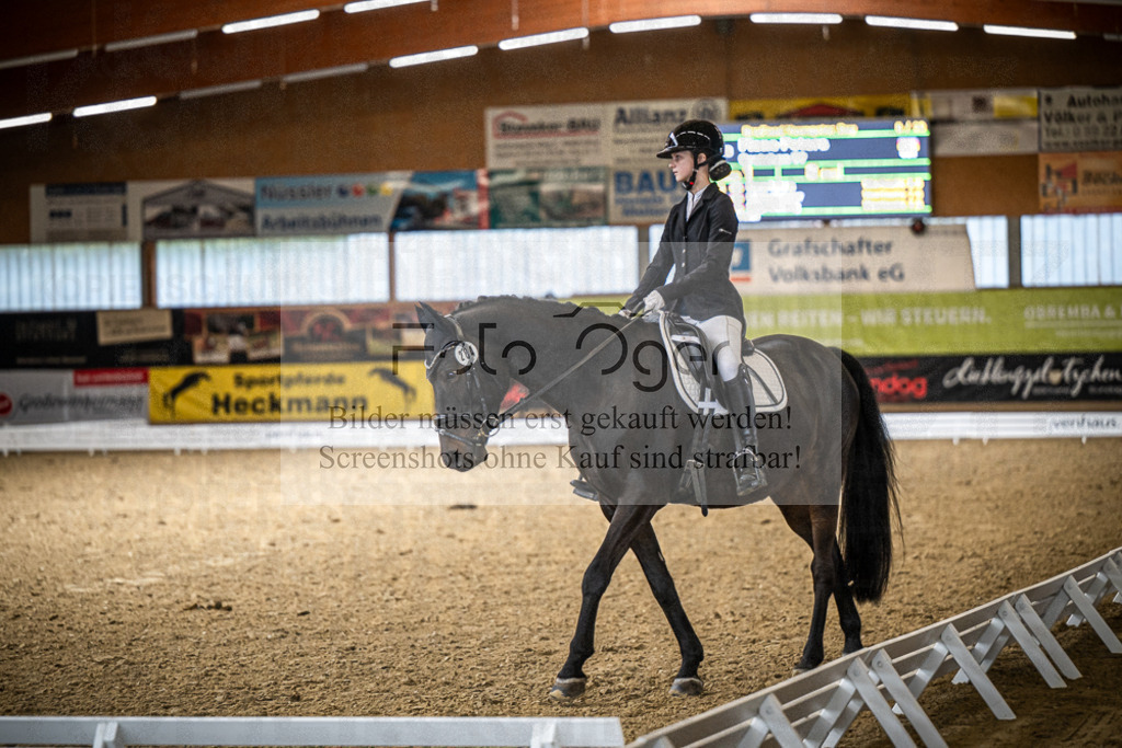 DOS_1067 | Entdecke hochwertige Reitturnierfotos von Foto Oger. Professionell, emotional und authentisch – jetzt Lieblingsmomente im Shop bestellen.Deutschlandweite Turnierfotografie. - Realisiert mit Pictrs.com