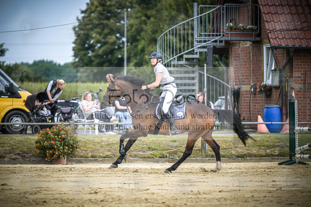 DOS_1149 | Entdecke hochwertige Reitturnierfotos von Foto Oger. Professionell, emotional und authentisch – jetzt Lieblingsmomente im Shop bestellen. - Realisiert mit Pictrs.com