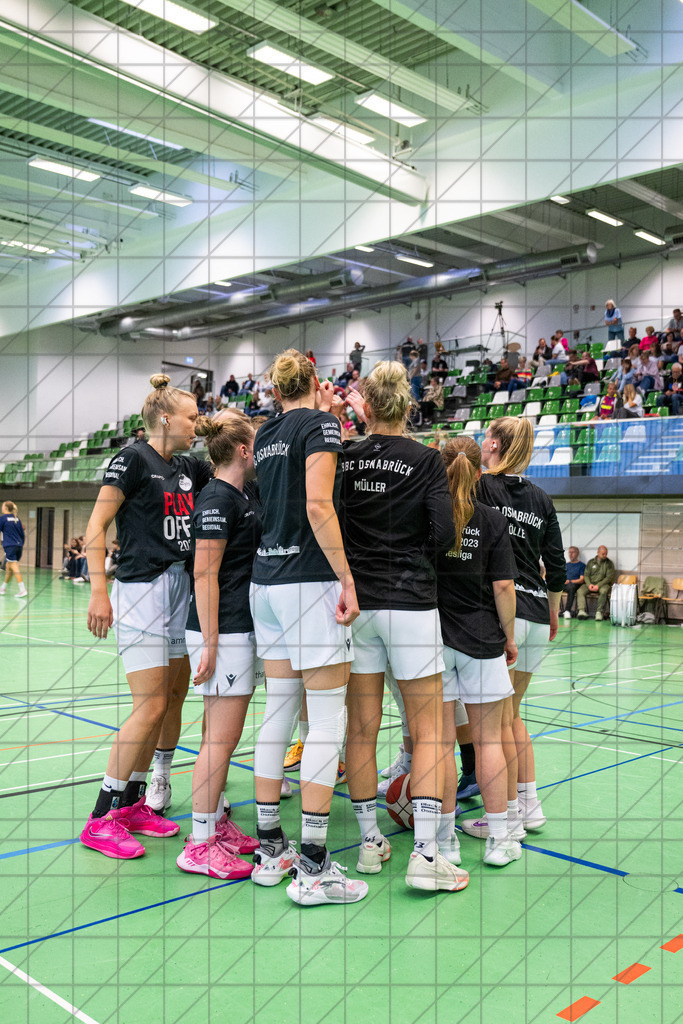 DBBL Pokal 25/26 | Runde 02 | BBC Osnabrück vs. New Basekets Oberhausen | Buddel zur zweiten Halbzeit. //  21.09.25: DBBL Pokal 25/26 | Runde 02 | BBC Osnabrück vs. New Basekets Oberhausen / Osnabrück / Deutschland  //   CREDIT:www.bullenfotos.de, Martin König, Hörner Weg 40, D-49078 Osnabrück, +4917663732967 // Nutzung und Weitergabe nur zu den vereinbarten Zwecken. Presseanfragen an Ersteller. Alle Rechte beim Ersteller. Honorierung nach MFM. - Realisiert mit Pictrs.com