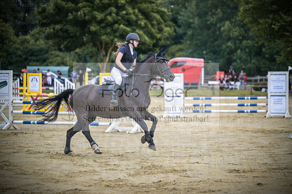 DOS_7780 | Entdecke hochwertige Reitturnierfotos von Foto Oger. Professionell, emotional und authentisch – jetzt Lieblingsmomente im Shop bestellen.Deutschlandweite Turnierfotografie. - Realisiert mit Pictrs.com
