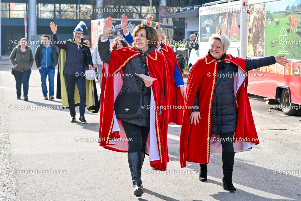 Suedbahnhofmarkt Linz_ Faschingsumzug 2024_ 10.02.2024-5 | 10.02.2024, Linz, AUT, Suedbahnhofmarkt, Faschingsumzug 2024, im Bild Ebelsberger Faschingsgilde, Umzug, Musik, Masken, maskiert, Krapfen, Verkleidungen, Prinzenpaar