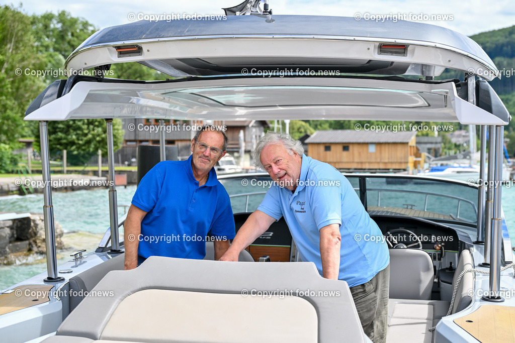 Franz Mittendorfer_ MYCS_ Boote_ 04.07.2024-7 | 04.07.2024, Schoerfling am Attersee, AUT, Boote Mittendorfer, MYCS, im Bild Franz Mittendorfer (Bootbauer), Alfred Duesing (Mitglied des Vorstandes voestalpine Stahl GmbH a.D.)