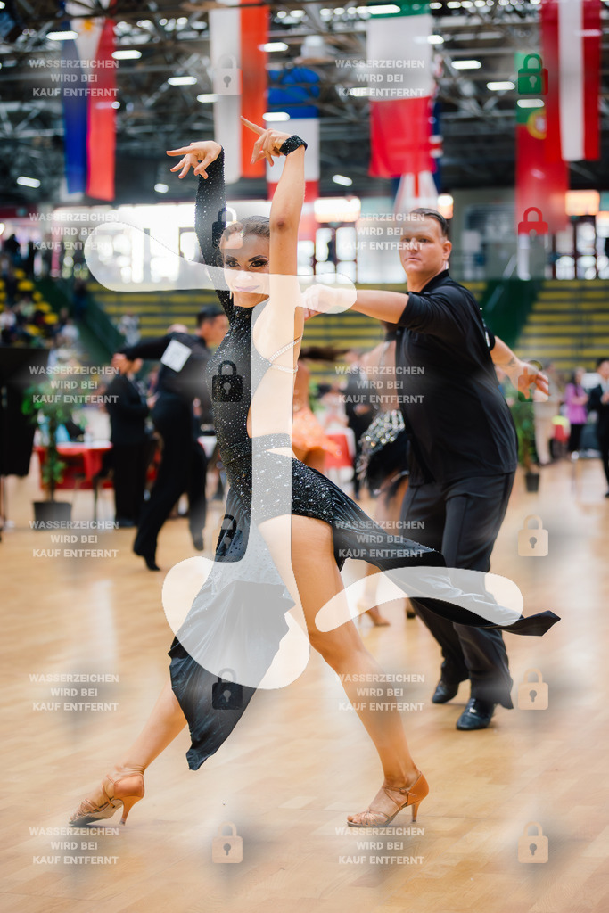 Hessen Tanzt WDSF International Open Latin 67th (16) Denis Bachmann _ Saskia Schmerer (1. TC Ludwigsburg)-2025-05-18-3216 | Webshop for digital downloads and prints of dance sport, event & show photographer Julian Link - Realisiert mit Pictrs.com