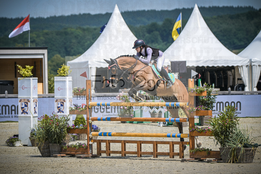 DOS_3759 | Entdecke hochwertige Reitturnierfotos von Foto Oger. Professionell, emotional und authentisch – jetzt Lieblingsmomente im Shop bestellen.Deutschlandweite Turnierfotografie. - Realisiert mit Pictrs.com