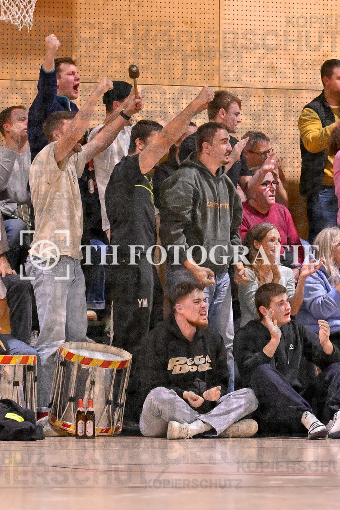 GER, SG Maulburg/Steinen - HSG Dreiland, Handball, Landesliga Suedbaden, 4. Spieltag, Saison 2024/2025, 12.10.2024 | Fans beim Jubel-.GER, SG Maulburg/Steinen - HSG Dreiland, Handball, Landesliga Suedbaden, 4. Spieltag, Saison 2024/2025, 12.10.2024Foto: TH Fotografie/Thomas Hess