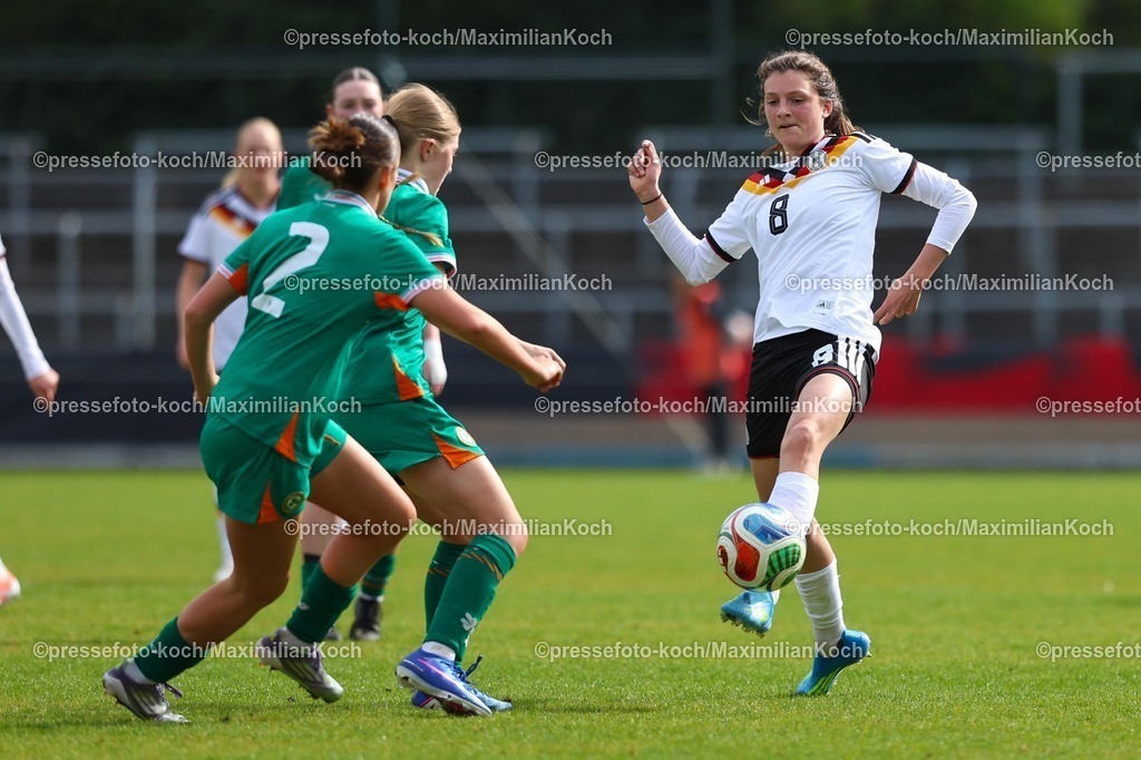 xKWIx10042601044 | 2026.04.10, xkwix, Fußball, UEFA Women's UNDER 19 Championship qualification, Republic of Ireland - Germany, Uhlenkrugstadion, Runde 2 1.Spieltag, Saison 2025 / 2026: Lotta Wrede(Deutschland U19 Frauen #8) im Zweikampf gegen Sophia Leonard (Irland U19 Frauen #2) DFB regulations prohibit any use of photographs as image sequences and or quasi-video. Photo: xKamilxWilkowskixPressefotoKochx