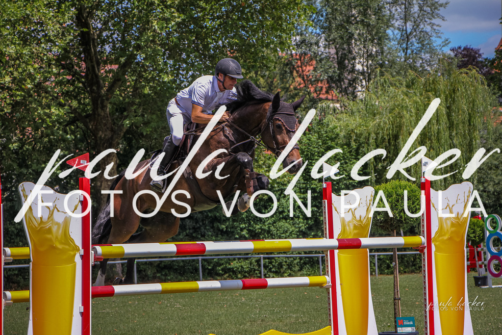 IMG_9479 | Erleben Sie dynamische Sport- und emotionale Tierfotografie in Süddeutschland mit Fotos von Paula. Spezialisiert auf Pferde- und Hundefotografie sowie Sportevents. Kontaktieren Sie mich für einzigartige und ausdrucksstarke Bilder Ihrer besonderen Momente. - Realisiert mit Pictrs.com