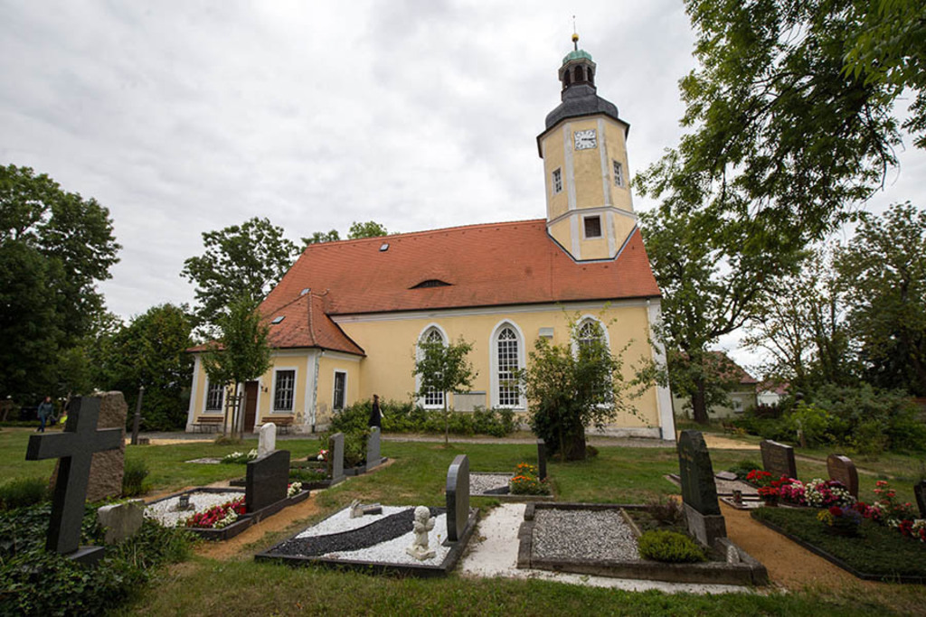 Störmthaler See - Kreuzkirche Störmthal | Entdecke über 20 Kategorien Leipzig-Motive: Foto-Downloads, hochwertige Poster, Leinwand- & Fine-Art-Prints. Jetzt Lieblingsfoto im Bildlexikon Leipzig Shop bestellen!