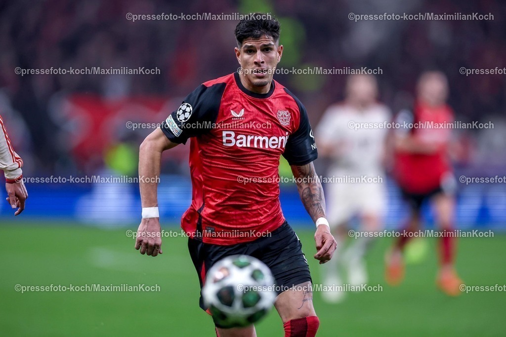 UCL11032502433 | 11.03.2025, Fußball, UEFA Champions League, Bayer 04 Leverkusen - FC Bayern München, Achtelfinale Rückspiel, BayArena, Saison 2024 2025: Piero Hincapie (Bayer04 Leverkusen #3)DFB regulations prohibit any use of photographs as image sequences and or quasi-video.