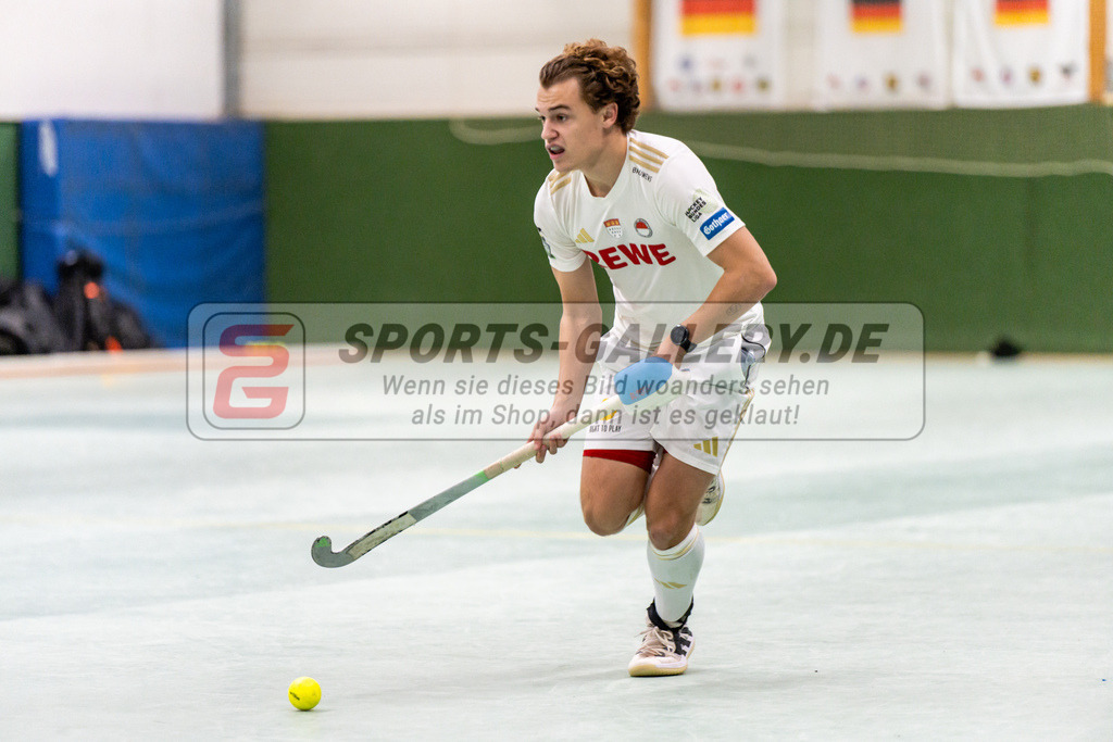SFE_20250112_0091 | Köln, Deutschland, 12.01.2025:  ßHockey 1. Bundesliga Damen Rot-Weiss Köln - Crefelder HTC im KTHC Stadion Rot-Weiss Köln Tennis and Hockey Club am 12.01.2025 in Köln, Deutschland. (Foto von Stephan Fehrmann)Köln, Germany, 12.01.2025: ßHockey 1. Bundesliga Damen Rot-Weiss Köln - Crefelder HTC in KTHC Stadion Rot-Weiss Köln Tennis and Hockey Club at 12.01.2025 in Köln, Deutschland. (Foto from Stephan Fehrmann)