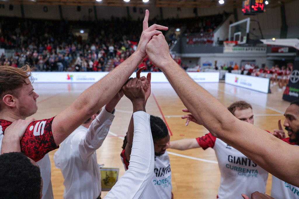 Pro A BAYER GIANTS vs Uni Baskets Münster-43 | Fotos von Basketballspielen aus dem Raum NRW fotografiert von Gero Mueller-Laschet und Daniel Schaefer - Realisiert mit Pictrs.com