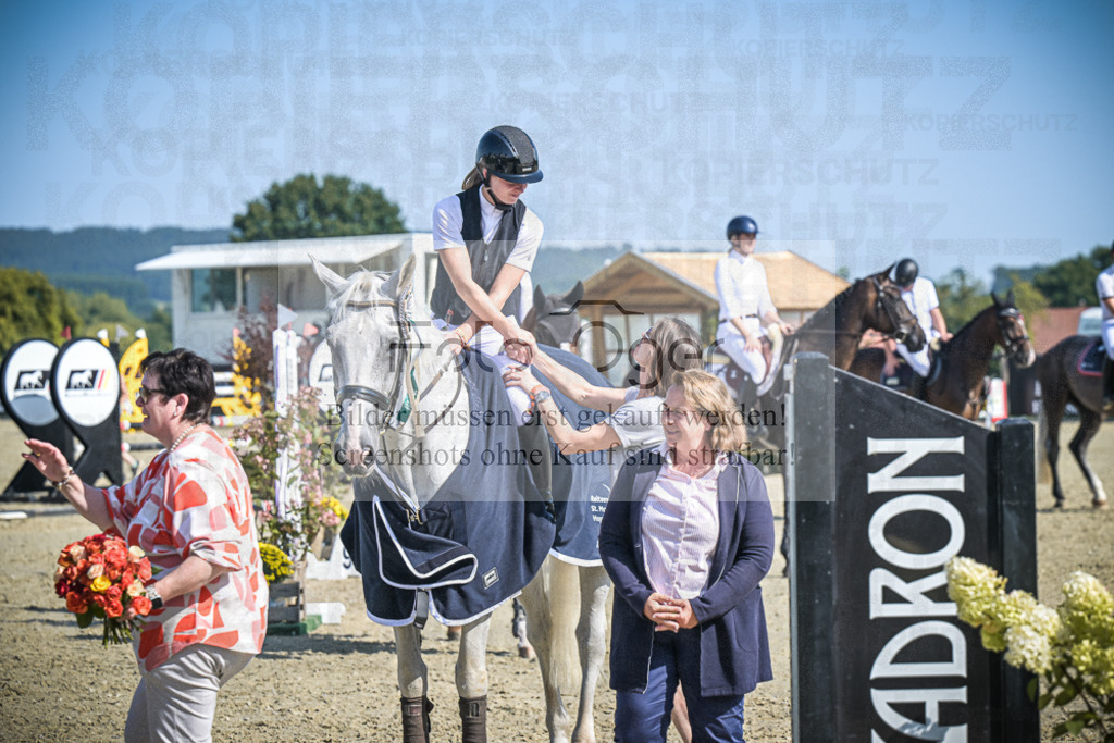 DOS_0048 | Entdecke hochwertige Reitturnierfotos von Foto Oger. Professionell, emotional und authentisch – jetzt Lieblingsmomente im Shop bestellen.Deutschlandweite Turnierfotografie. - Realisiert mit Pictrs.com