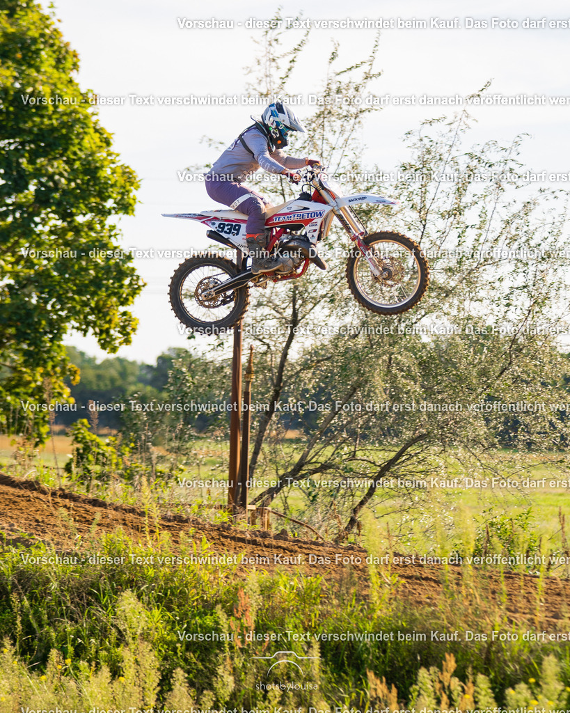 09_20_LM_Schenkenhorst-9903 | Sportfotografin aus Berlin-Brandenburg mit Fokus auf Motocross. Ich halte deine sportliche Leistung und echte Emotionen auf und neben der Strecke professionell fest. Entdecke die Fotos von deinem Rennen und bestelle sie direkt hier im Shop.