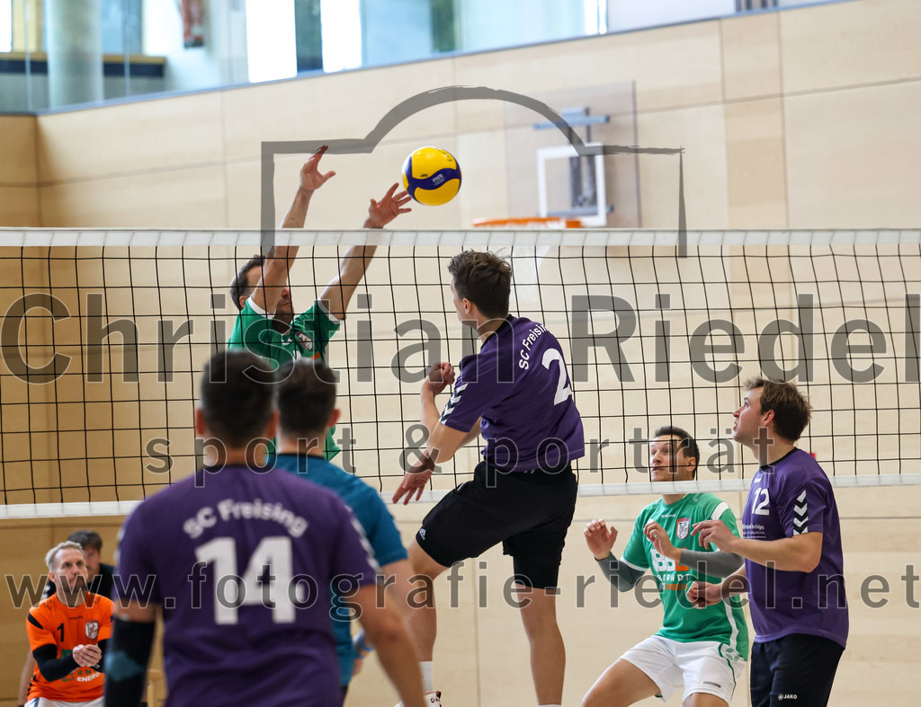 2022-11-12_053_TuS_Oberding_gegen_SC_Freising_II | Oberding, Deutschland, 12.11.2022:
Volleyball, Bezirksliga Ost 2022 / 2023, 7. Spieltag, TuS Oberding gegen MTV Pfaffenhofen II, Endergebnis: 3:2

Florian Wenz (SC Freising, #2), Tobias Hofmann (SC Freising, #12)

Foto: Christian Riedel / fotografie-riedel.net