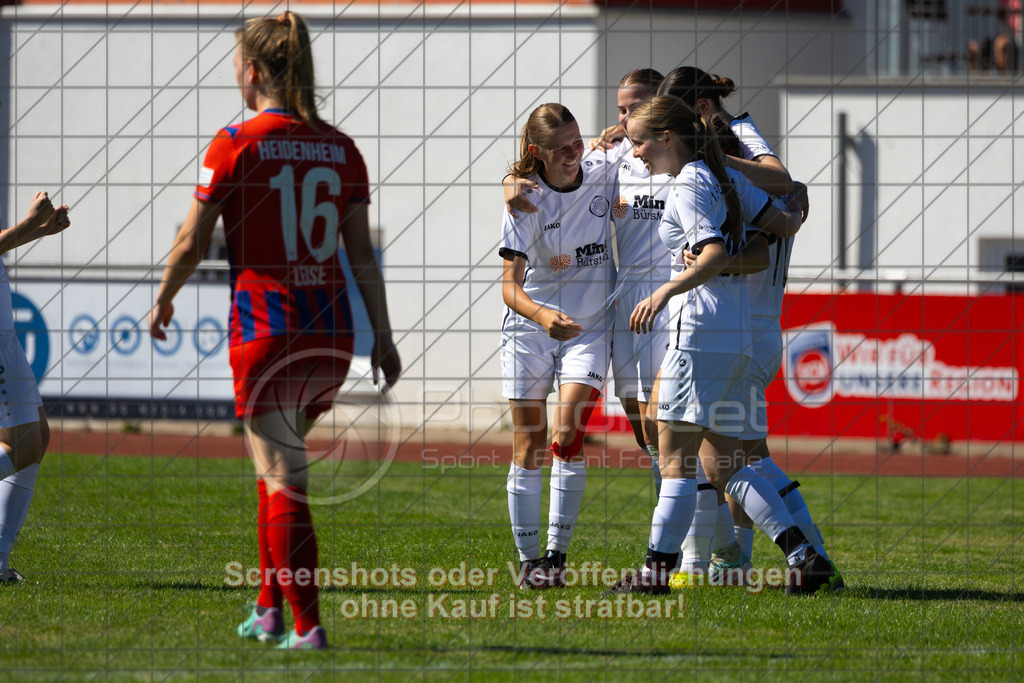 20260906_120654_0124_(c)_by_PhotoPeet | #,1.FC Donzdorf (weiß) vs. 1.FC Heidenheim 1846 (rot), Fußball, Frauen-Verbandspokal Gruppe 2, 2. Runde, Saison 2026/2027, Rasenplatz Lautertal Stadion, Süßener Straße 16, 73072 Donzdorf, 06.09.2026 - 11:00 Uhr,Foto: PhotoPeet / Sport- &amp; Eventfotografie / Peter Harich