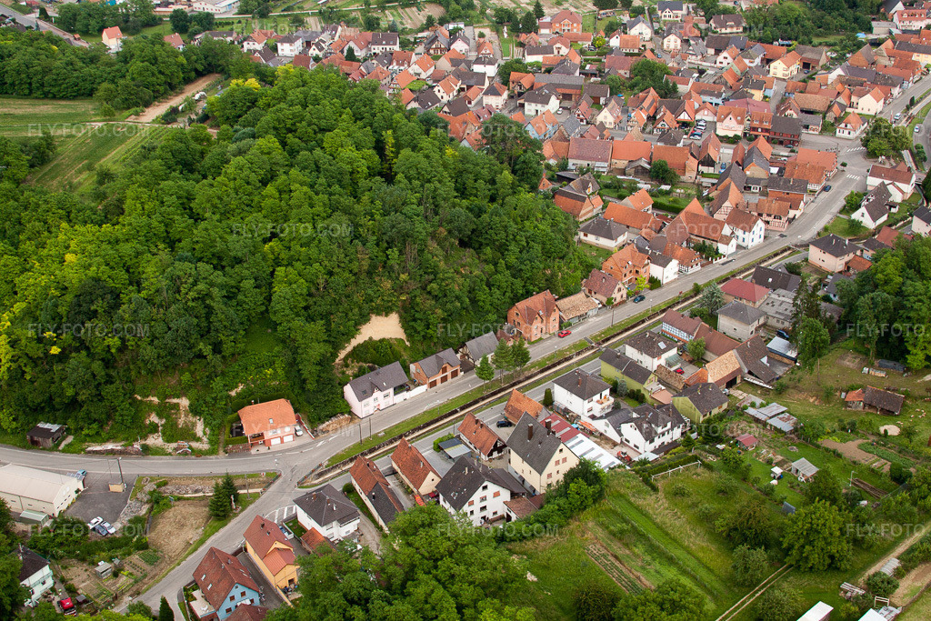 Aerial view: View of the town in Mothern in the state Bas-Rhin, France.Photo: IMG_28760.jpg taken on 06/14/2010 by Werner Riehm/FLY-FOTO.comResolution of the original: 4752 x 3168 px