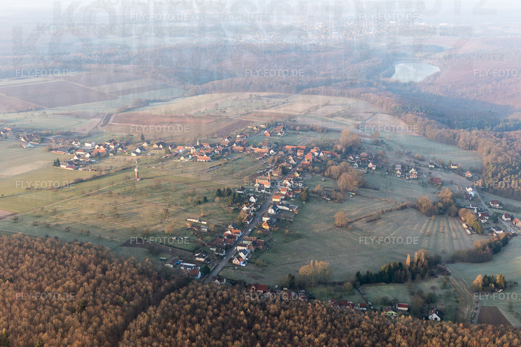 Ortsansicht | Luftbild: Ortsansicht in Nehwiller-près-Wœrth im Bundesland Bas-Rhin in Frankreich. Foto: IMG_105257.jpg vom 25.03.2018 durch Werner Riehm/FLY-FOTO.de - Realisiert mit Pictrs.com