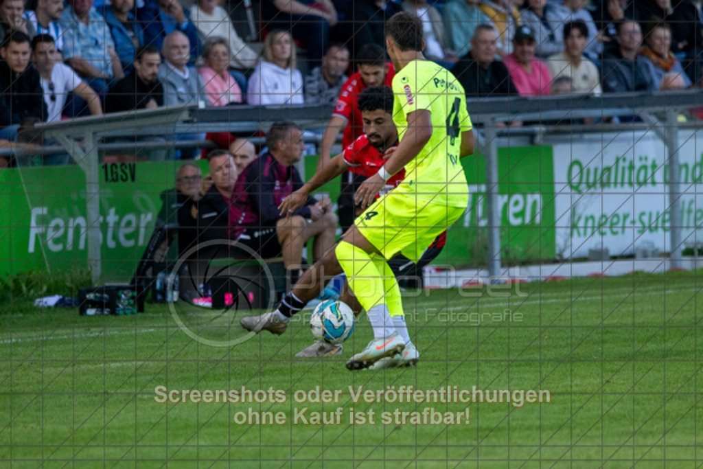 20250729_202712_0373 | #,1.Göppinger SV (rot) vs. SV Stuttgarter Kickers (gelb), Fussball, DB-Regio-WFW-Pokal - wfv, 2.Runde, Saison 2025/2026, Rasensportplatz Stadion SV Göppingen, Hohenstaufenstr. 116, 73033 Göppingen, 29.07.2025 - 19:00 Uhr,Foto: PhotoPeet-Sportfotografie/Peter Harich