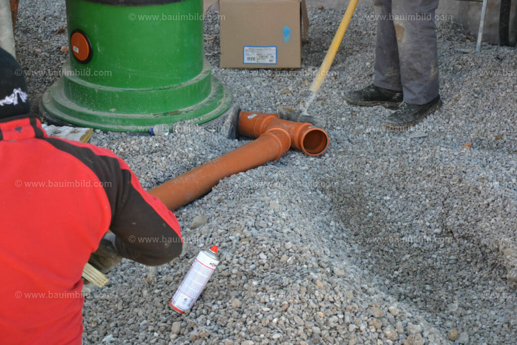 bib-lg03-abwasserkanal-0114 | Nach LV-Leistungsgruppen sortierte Detailfotos über den Bau eines Hauses. Alle Hausbau-Bilder direkt vom Urheber und Autor der Website Haus-Selber-Bauen.com