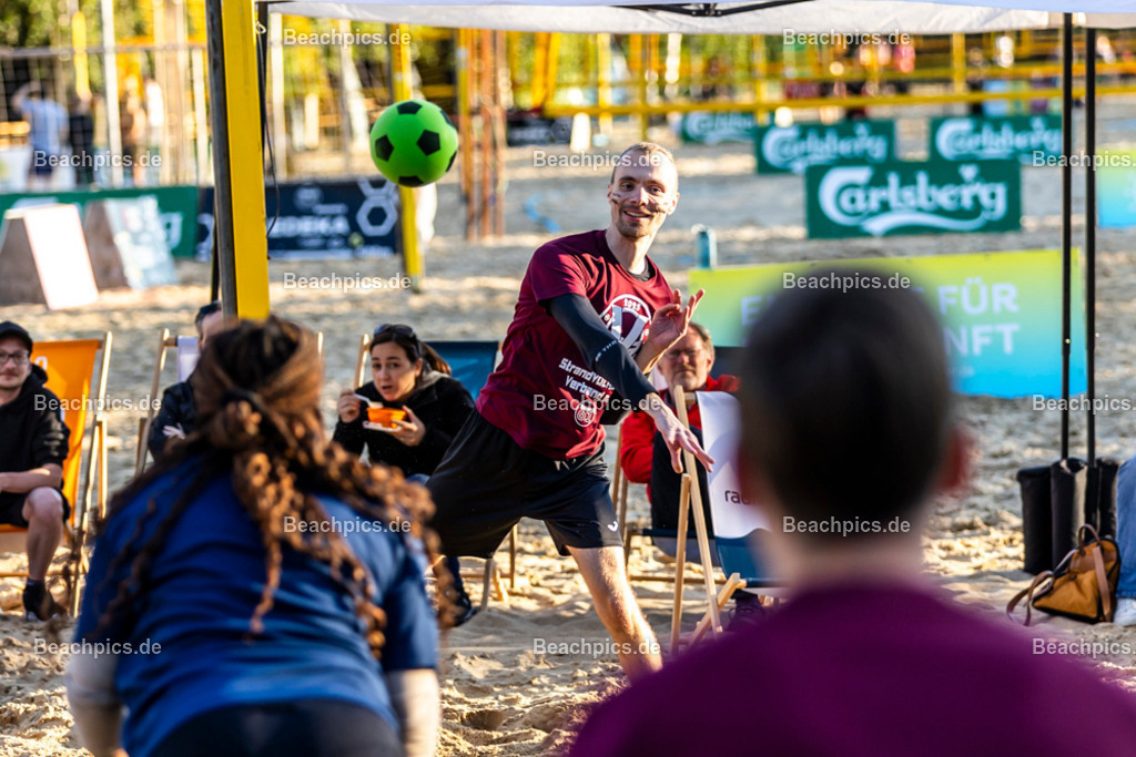 2025-200083176-Strandvölkerball-WM_1 |  23.08.2025; Berlin Foto: Gerold Rebsch - www.beachpics.de