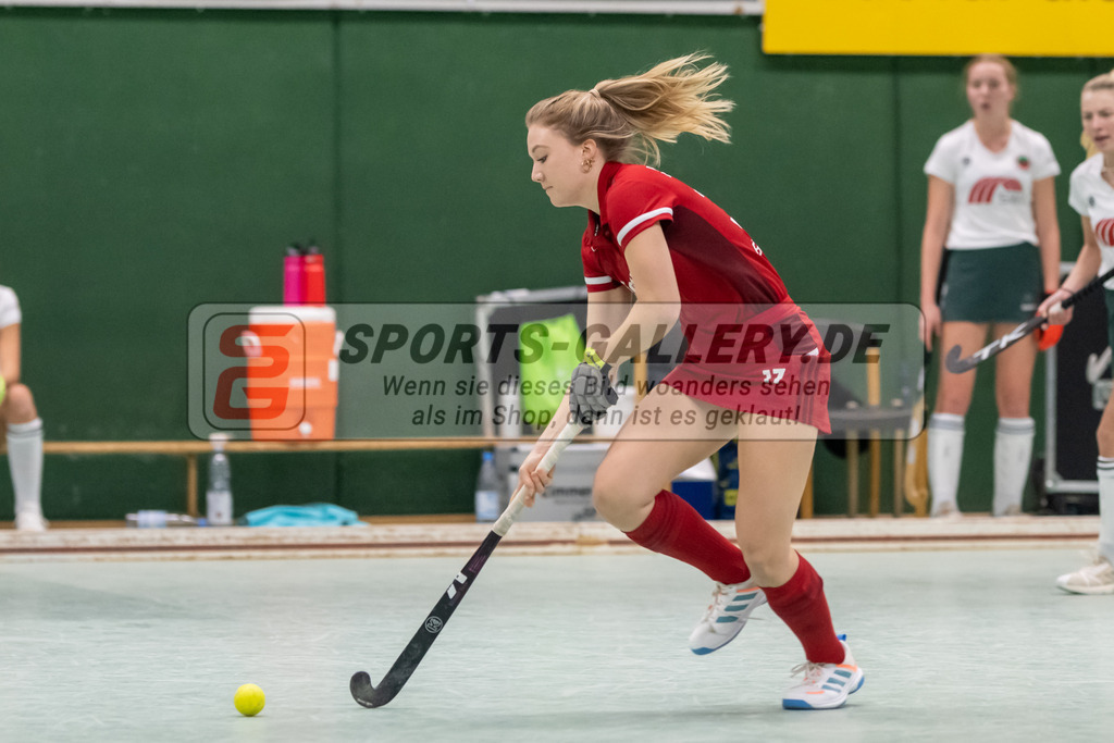 SFE_20221218_0062 | 1. Bundesliga Hockey Damen Rot-Weiss Köln - Crefelder HTCa am 18.12.2022 in Köln (KTHC Stadion Rot-Weiss Köln Tennis and Hockey Club), Photo: Stephan Fehrmann 2022 (Sports-Gallery),Camille Nobis ( Rot-Weiss Köln #17 )