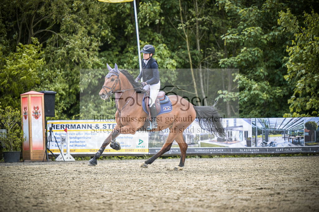 DOS_9964 | Entdecke hochwertige Reitturnierfotos von Foto Oger. Professionell, emotional und authentisch – jetzt Lieblingsmomente im Shop bestellen.Deutschlandweite Turnierfotografie. - Realisiert mit Pictrs.com
