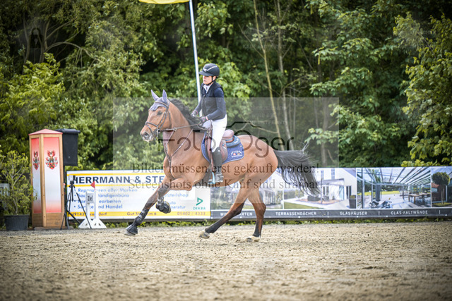 DOS_9964 | Entdecke hochwertige Reitturnierfotos von Foto Oger. Professionell, emotional und authentisch – jetzt Lieblingsmomente im Shop bestellen. - Realized with Pictrs.com