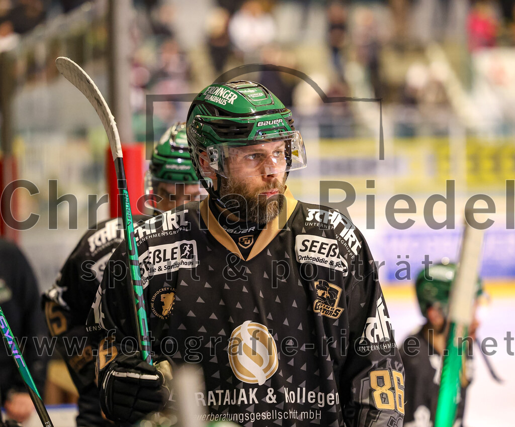 2024-03-08_056_TSV_Erding_gegen_EHC_Koenigsbrunn | Erding, Deutschland, 08.03.2024:
Eishockey, Bayernliga Playoffs 2023 / 2024, 1. Spieltag, TSV Erding gegen EHC Königsbrunn, Endergebnis: 3:0

Michael Trox (Erding Gladiators, #86)

Foto: Christian Riedel / fotografie-riedel.net