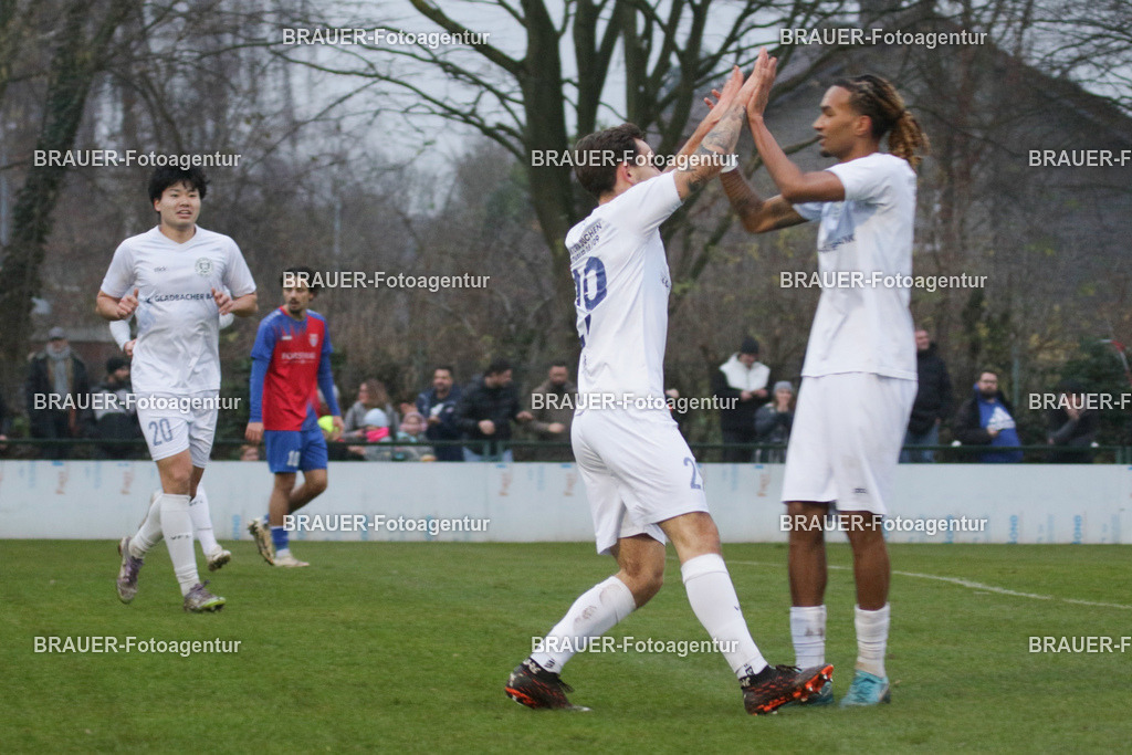 VFL Jüchen Garzweiler - KFC Uerdingen | Jüchen, Deutschland, 20.09.2025 Nils Friebe (Jüchen-Garzweiler) jubelt nach seinem Tor zum 1:0  während des Oberliga Niederrhein Spiels zwischen VFL Jüchen Garzweiler KFC Uerdingen auf der Bezirkssportanlage am 13. Dezember 2025 in Jüchen,  Deutschland. (Foto von Ralph Görtz /Brauer-Fotoagentur)