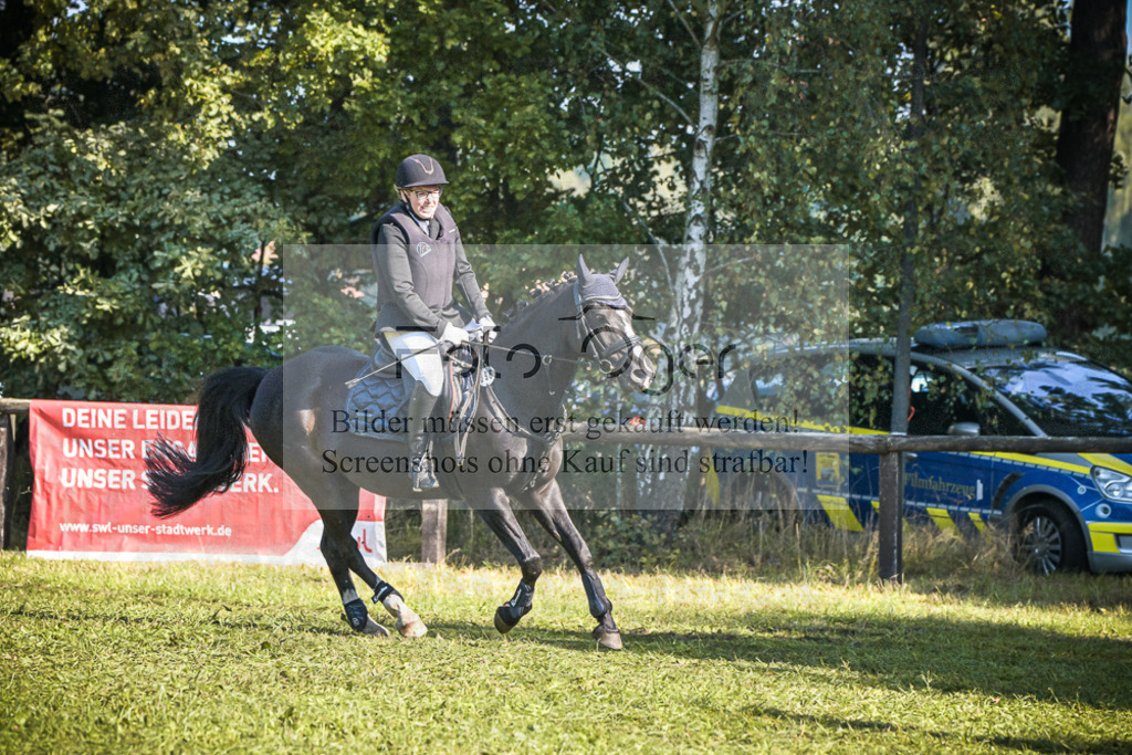 DOS_0672 | Entdecke hochwertige Reitturnierfotos von Foto Oger. Professionell, emotional und authentisch – jetzt Lieblingsmomente im Shop bestellen.Deutschlandweite Turnierfotografie. - Realisiert mit Pictrs.com