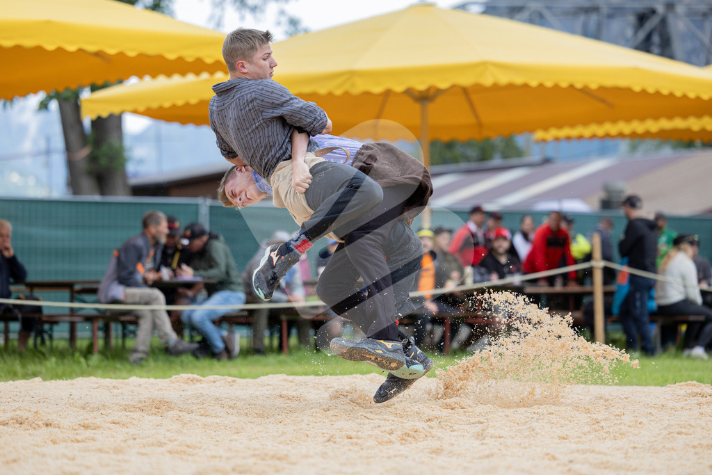 UKSF2026_1G_00055 | Die Schwinger des Schwyzer Kantonalen Schwingerverbandes: Fotos, die Dynamik und Leidenschaft festhalten, sowie emotionale Momente aus dem traditionellen Schwingsport zeigen. - Realisiert mit Pictrs.com