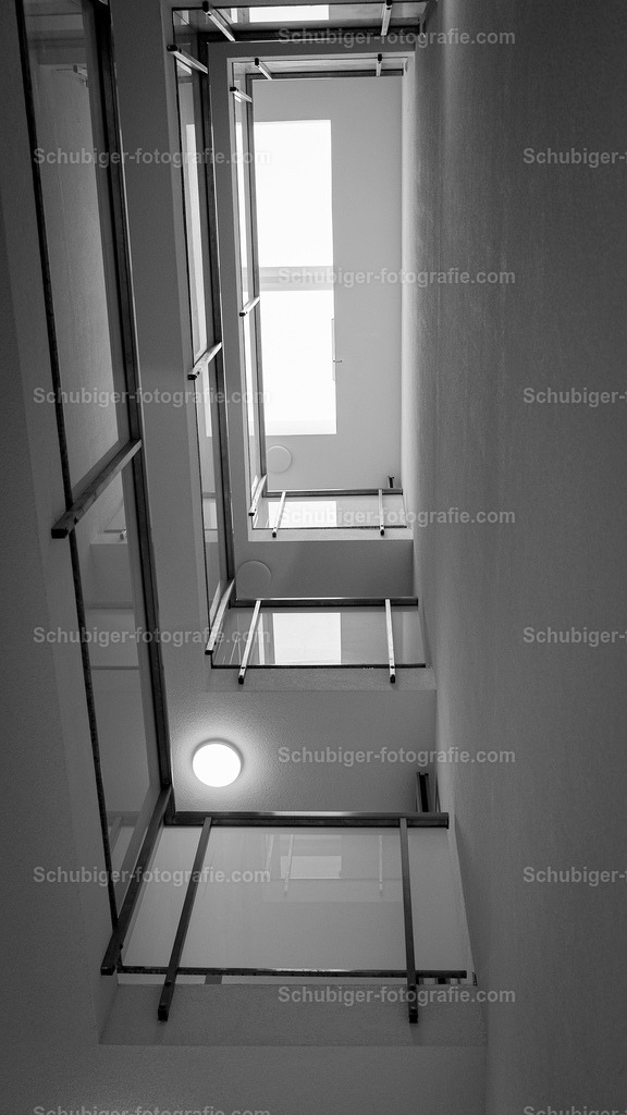 Treppenhaus | modernes Treppenhaus - Realisiert mit Pictrs.com