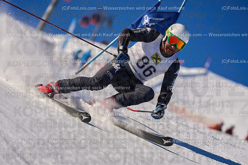 ALP3064_MASTERS-Cup_GS-B Herrn_Bauer Walter | (C)FotoLois.com, Alois Spandl. FIS Masters-Cup Wildschönau, Giant Slalom auf der Piste Schatzberg GS, Siegerehrung auf dem Dorfplatz Niederau, Sa 13. Januar 2024.