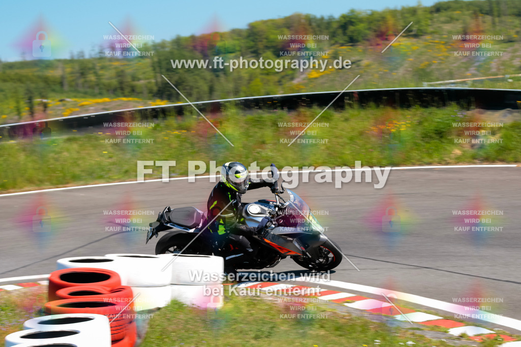 Moto-TeamOBK-21860 | Hier findet Ihr Bilder von Touristenfahrten auf der Nürburgring Nordschleife oder von anderen Veranstaltungen die ich besucht habe. Viel Spass beim Durch Schauen 