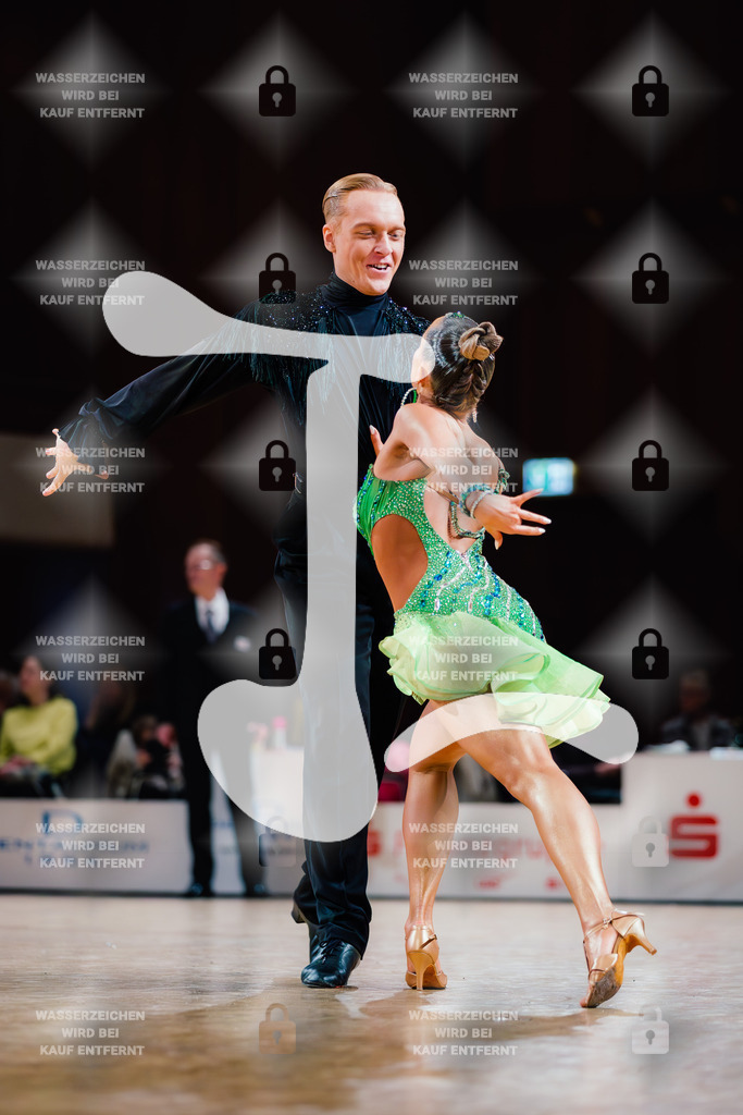 Goldstadtpokal 2025 - WDSF World Open Latin 29th (36) Kevin Baumann _ Alisa Klemm (Schwarz Weiß Club Pforzheim)-2025-01-25-6010 | Webshop for digital downloads and prints of dance sport, event & show photographer Julian Link - Realisiert mit Pictrs.com