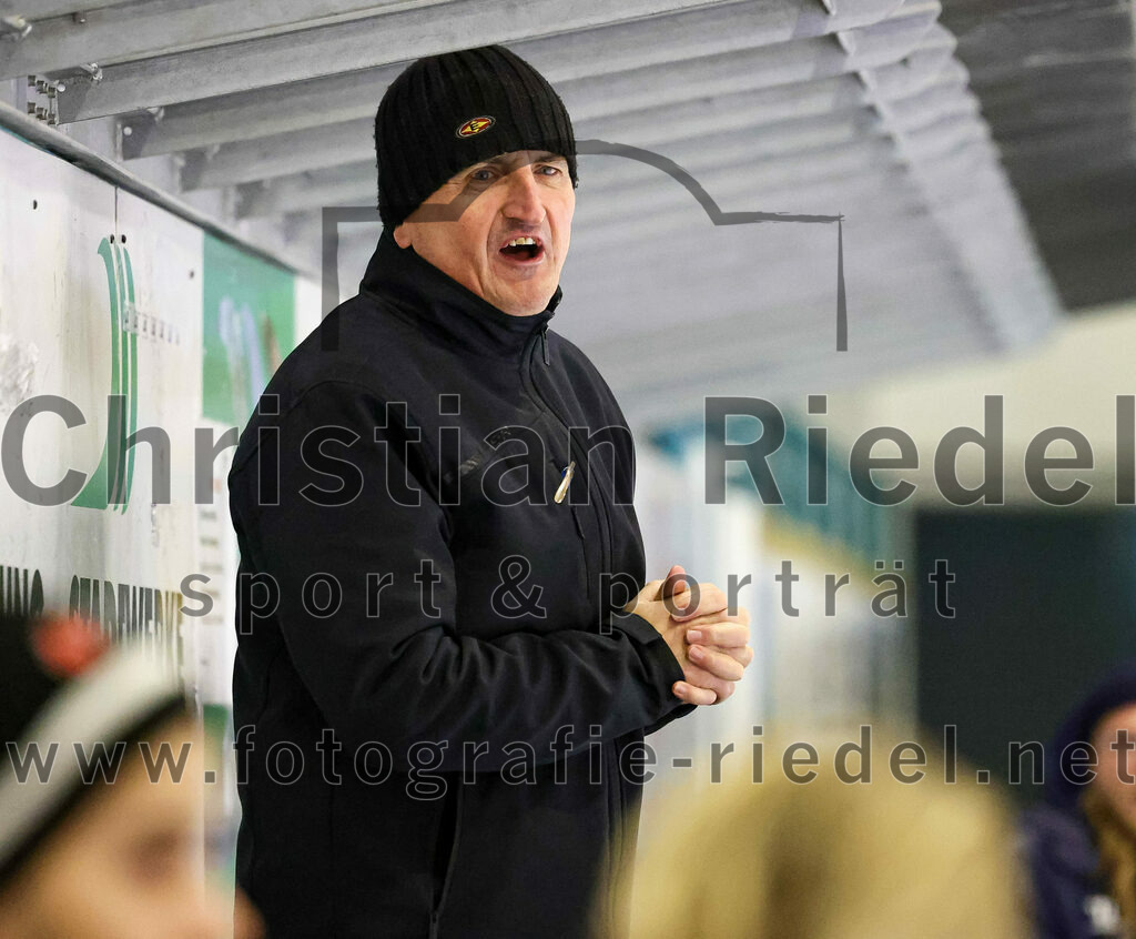 2022-12-16_004_TSV_Erding_gegen_EC_Pfaffenhofen | Erding, Deutschland, 16.12.2022:
Eishockey, Bayernliga 2022 / 2023, 21. Spieltag, TSV Erding gegen EC Pfaffenhofen, Endergebnis: 14:1

Trainer Stefan Teufel (EC Pfaffenhofen)

Foto: Christian Riedel / fotografie-riedel.net