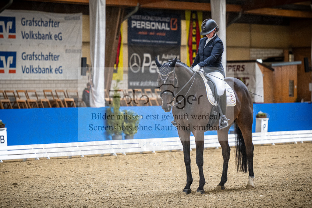 DOS_1484 | Entdecke hochwertige Reitturnierfotos von Foto Oger. Professionell, emotional und authentisch – jetzt Lieblingsmomente im Shop bestellen.Deutschlandweite Turnierfotografie. - Realisiert mit Pictrs.com