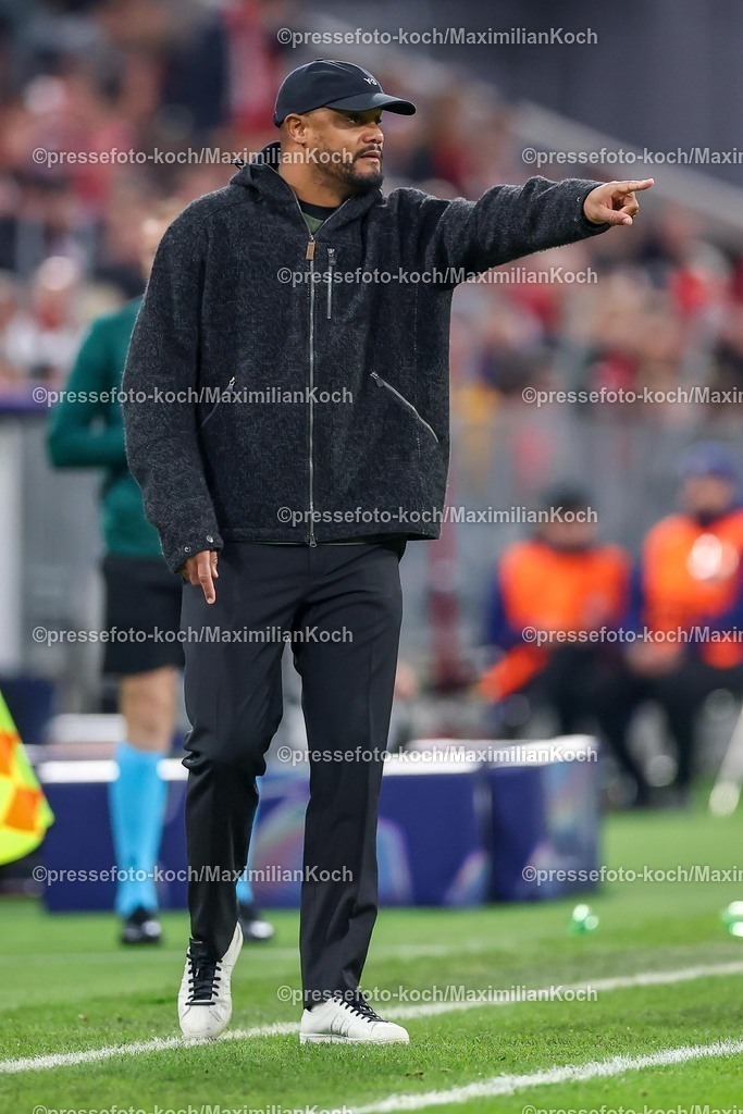 UCL22102501084 | 22.10.2025, Fußball, UEFA Champions League, FC Bayern München - Club Brügge, Allianz Arena, Saison 2025 2026: Cheftrainer Vincent Kompany (FC Bayern Muenchen #hc) gestikulierend am Spielfeldrand Regulations prohibit any use of photographs as image sequences and or quasi-video.
